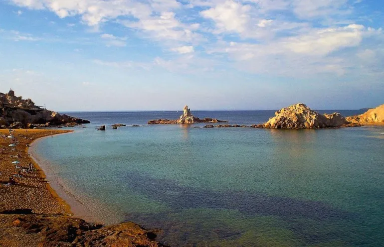 rutas en coche cala pregonda menorca